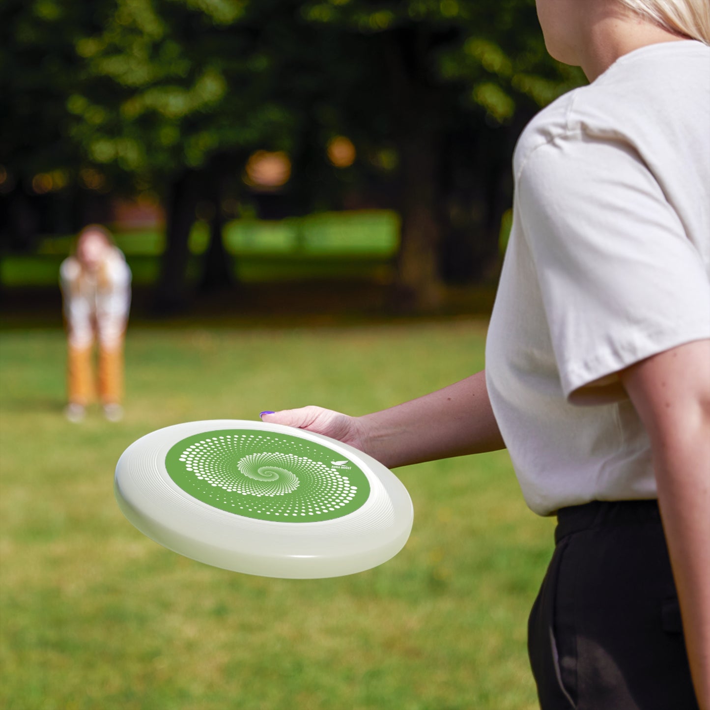 Wham-O Frisbee - Fun Outdoor Flying Disc for Games, Picnics, and Festivals - Great Gift for Kids and Adults, Summer Activities, Sports [...] 